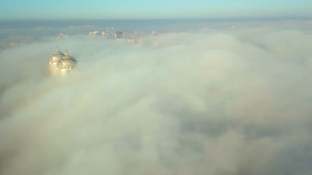 Kiew-im-Nebel-von-der-Drohne