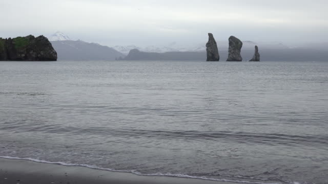 Kamtschatka-Seascape---Blick-auf-felsigen-Inseln-im-Pazifischen-Ozean