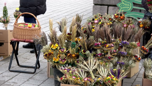 Lithuanian-national-palm-seller-in-Vilnius-street