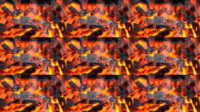 Brennend-der-schwarz-roten-Glut-Feuerflamme-aus-nächster-Nähe