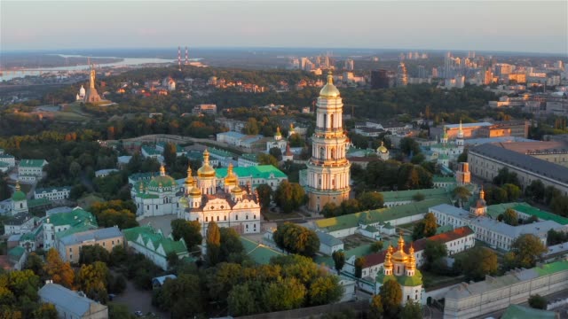 Kiev-Pechersk-Lavra-al-atardecer,-Kiev,-Ucrania