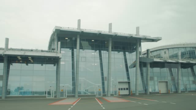 Das-Äußere-des-Flughafenterminals