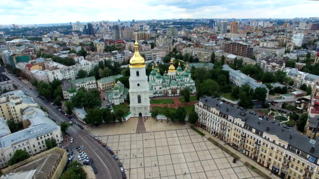 St.-Sophia-Square-und-St.-Sophia-Cathedral-Stadtbild-in-Kiew-Ukraine