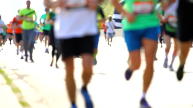 Gente-corriendo-maratón-en