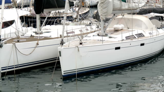 Barcos-atracados-en-el-puerto