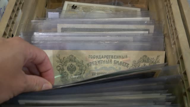 Sammlung-von-historischen-Banknoten.