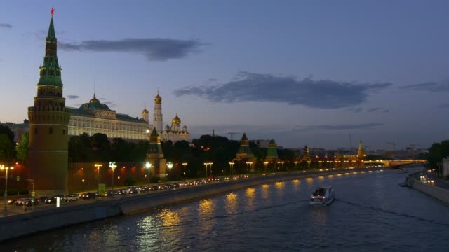 Russland-Sonnenuntergang-Nacht-Zeit-Moskau-Kreml-Mauer-Fluss-Brücke-Panorama-4k