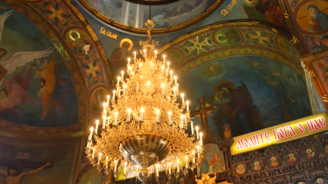 Big-bronze-chandelier-in-cathedral-christian-church,-close-up