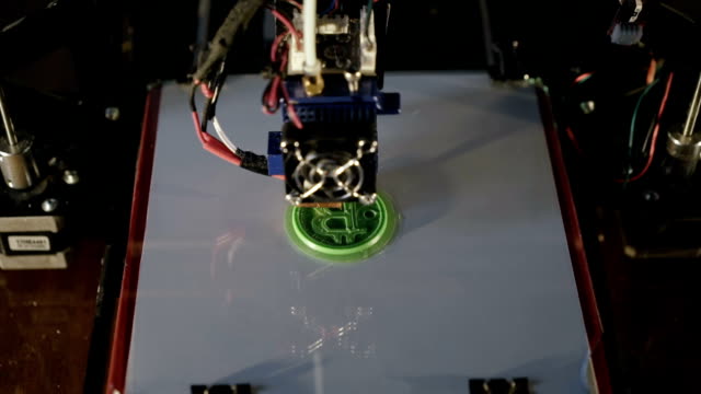 3D-printing-of-bitcoin.-Time-lapse-and-slow-motion