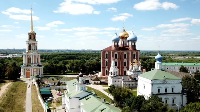 Kremlin-y-la-catedral-en-la-ciudad-de-Ryazan