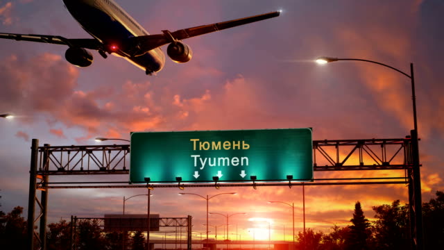 Avión-aterrizando-Tyumen-durante-un-maravilloso-amanecer