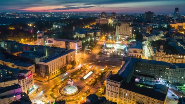 Aerial-time-lapse-of-Maydan-Nezalezhnosti-in-night-Kiev-(Kyiv),-Ukraine.
