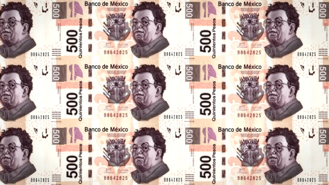Banknoten-von-fünfhundert-mexikanischen-Pesos-der-Bank-von-Mexiko-rollen-auf-dem-Bildschirm,-Münzen-der-Welt,-Bargeld,-Schleife