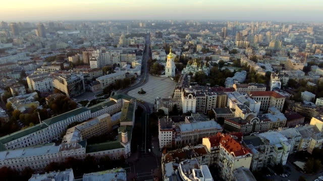 Zentraler-Bestandteil-der-ukrainischen-Hauptstadt-mit-vielen-historischen-Gebäuden-und-Srteets.