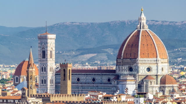 Duomo-Santa-Maria-Del-Fiore-timelapse-and-Bargello-in-the-morning-from-Piazzale-Michelangelo-in-Florence,-Tuscany,-Italy