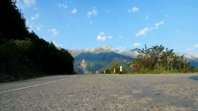 Straße-nach-Mestia-Ushguli-Dorf-Georgien