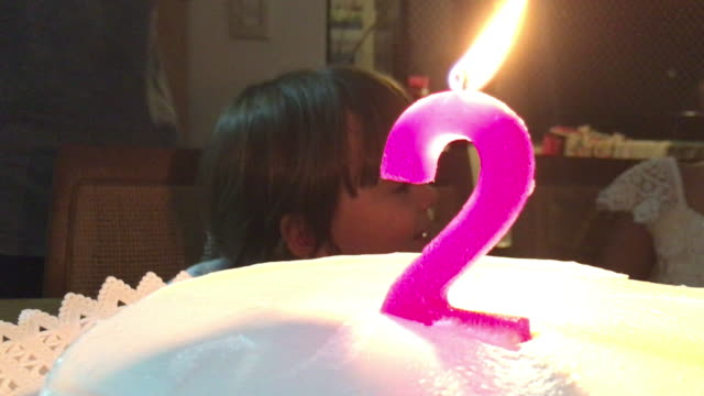 Sesión-número-2-encima-de-pastel-de-cumpleaños