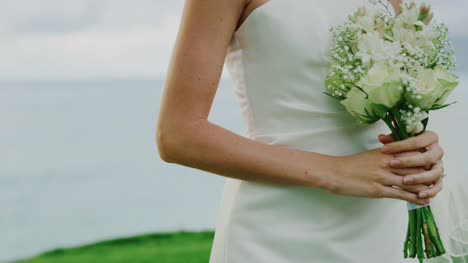 Braut-mit-Blumenstrauß