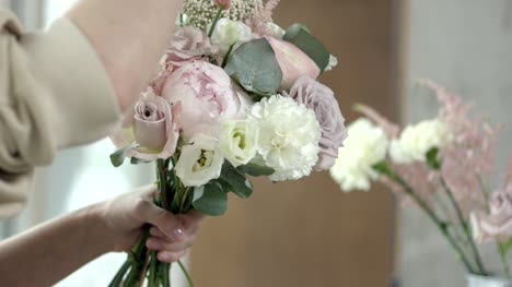 Young-Florist-Assembles-a-Rustic-Wedding-Bouquet