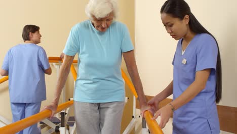 Elderly-People-Learning-to-Walk-at-Physiotherapy-Session