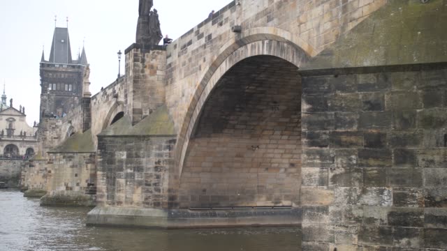 Travel-under-the-Charles-Bridge.-Czech.-Prague.-4K-Slow-Mo