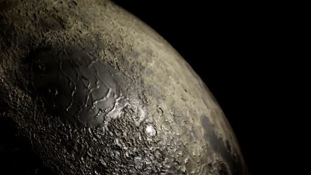 La-superficie-lunar-orbita-por-debajo-a-medida-que-el-espectador-se-acerca-a-la-Luna.