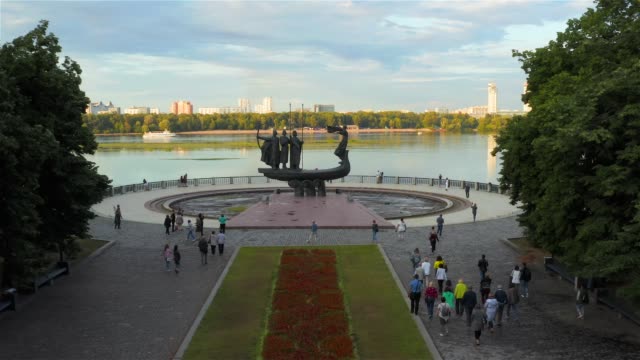 Denkmal-für-die-Gründer-von-Kiew.-Kyi,-Schek,-Horev-und-ihre-Schwester-Lybid.