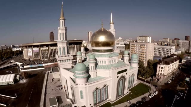 Aerial-shot-of-Moscow-Cathedral-Mosque.-New-religion-construction-in-Russia.-Largest-in-Europe.-Unique-aerial-quadcopter-footage.-Moscow-Cathedral-Mosque,-Russia.-The-main-mosque-in-Moscow,-new-landmark.