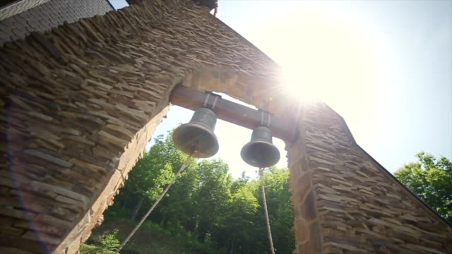Zwei-Glocken-im-Turm