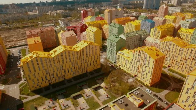 Panorama-cozy-comfortable-colorful-buildings-in-a-European-city-4K-UHD-aerial