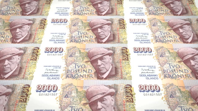 Banknoten-von-zweitausend-Kronen-oder-Kronen-von-Island-Rollen,-Bargeld