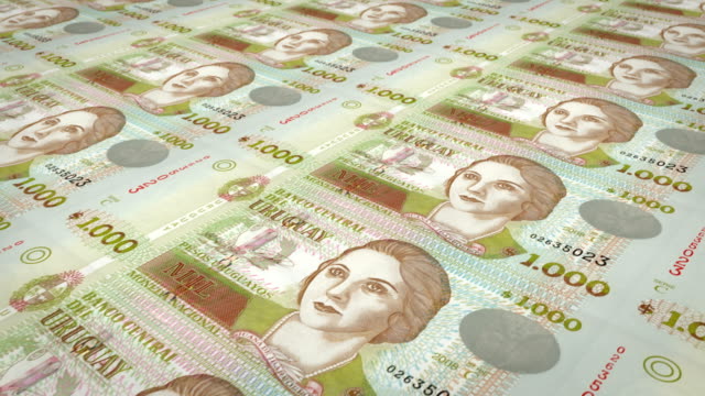 Billetes-de-1-mil-peso-uruguayo-del-Uruguay,-dinero-en-efectivo,-lazo