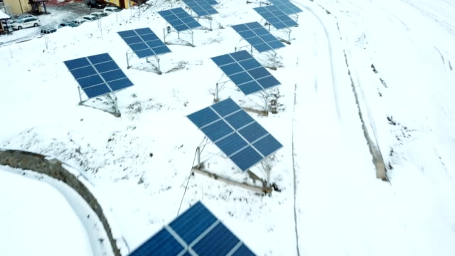 Alternative-energy-solar-power-plant-in-the-winter.