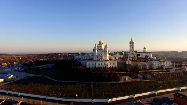 Luftaufnahme-von-Pochaev-Kloster