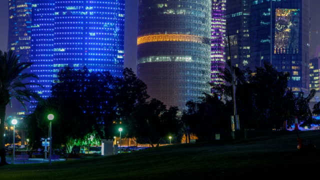El-timelapse-de-noche-distrito-de-rascacielos-de-Doha