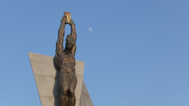 Monument-of-Prometheus-and-Moon