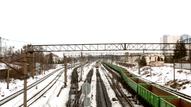 Bahnhof-Zug-Wagen-Eisenbahn-4k