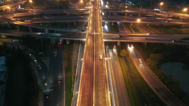 Aerial-view-of-traffic-on-highway.-Self-driving-autopilot-autonomous-Cars.
