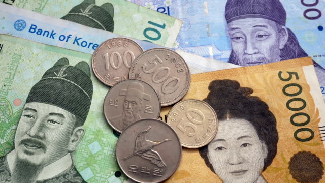 South-Korean-won-banknote-and-coin.