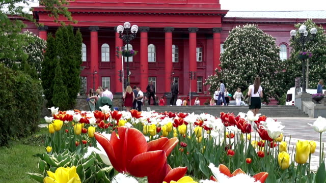 Kiew-National-Shevchenko-Universität-im-Frühjahr
