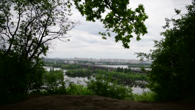 Kiev-Ukaine-Dnipro-río-izquierda-costa-panorama-paisaje-primaveral