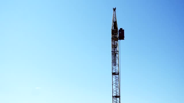 Timelapse-footage-of-a-construction-crane