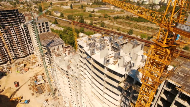 Aerial-shot-of-workers-in-a-construction,-structure-in-the-process-to-be-build