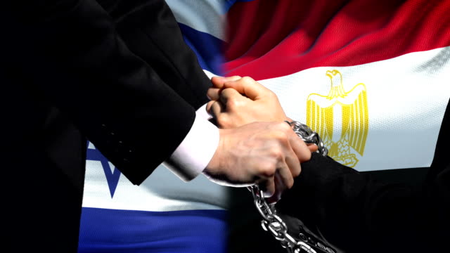 Sanciones-de-Israel-Egipto,-brazos-encadenados,-conflicto-político-o-económico,-prohibición-de-comercio