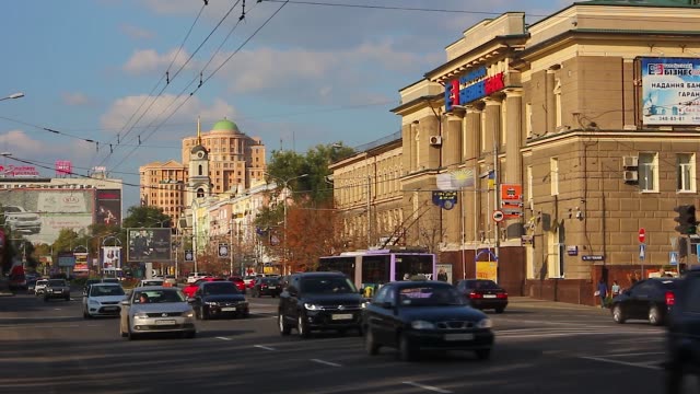 Artema-Straße-Stadt-Verkehr-Donezk-Ukraine