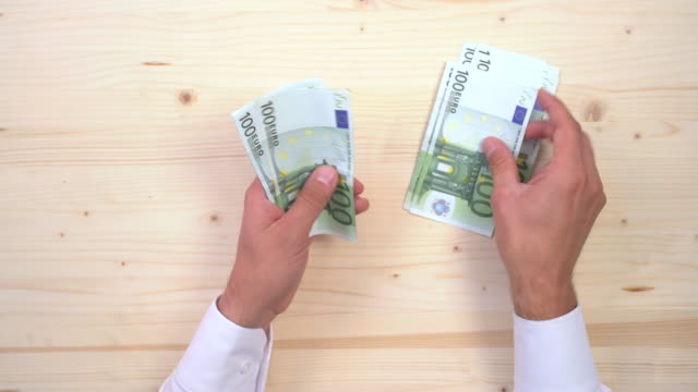 Counting-and-sorting-euro-notes