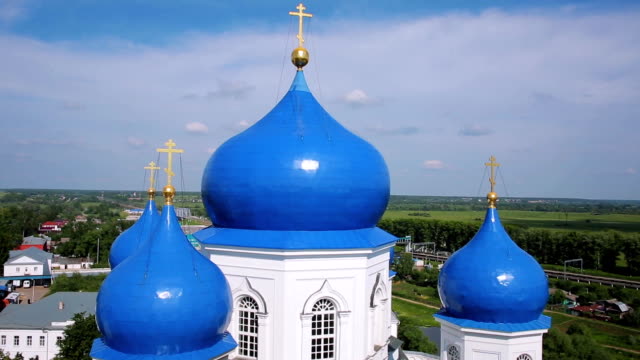 Aerial-Shot-weiblichen-Kloster-in-Bogoljubowo,-Rußland