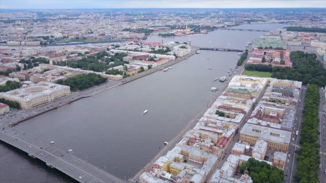 Russland-bewölkten-Tag-Sankt-Petersburg-Stadtbild-Newa-Fluss-aerial-Panorama-4k