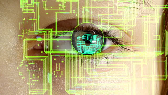 el-ojo-humano-con-los-circuitos-electrónicos-y-los-símbolos-proyectando-en-él,-el-concepto-de-tecnologías-futuras