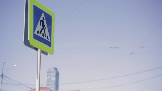 Road-sign-overlooking-the-city